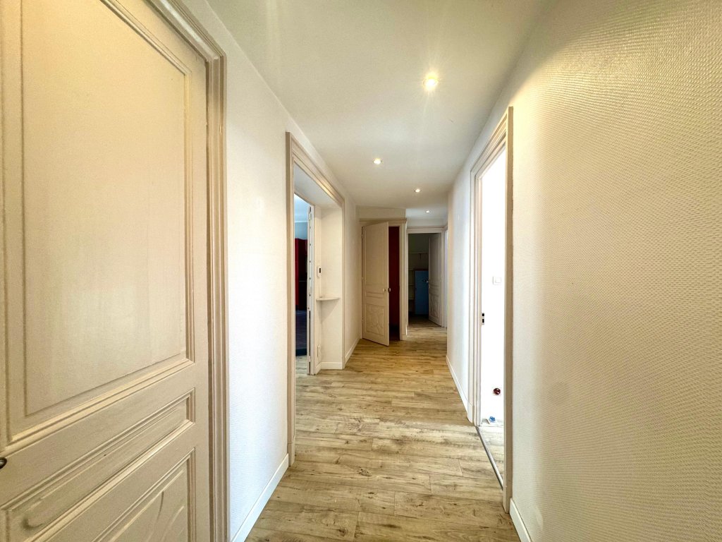 APPARTEMENT T5 A LOUER - ST ETIENNE - 125 m2 - 1 090 &euro; charges comprises par mois