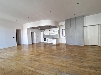 APPARTEMENT T5 A LOUER - ST ETIENNE - 157.58 m2 - 1 075 € charges comprises par mois