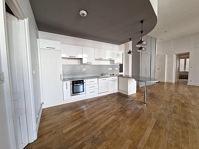 APPARTEMENT T5 A LOUER - ST ETIENNE - 157.58 m2 - 1 075 € charges comprises par mois