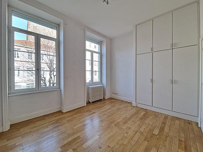 APPARTEMENT T5 A LOUER - ST ETIENNE - 157.58 m2 - 1 075 € charges comprises par mois