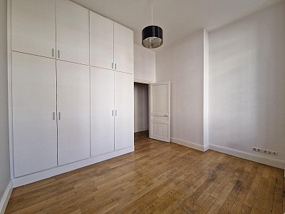 APPARTEMENT T5 A LOUER - ST ETIENNE - 157.58 m2 - 1 075 € charges comprises par mois