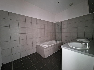 APPARTEMENT T5 A LOUER - ST ETIENNE - 157.58 m2 - 1 075 € charges comprises par mois