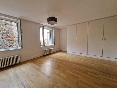 APPARTEMENT T5 A LOUER - ST ETIENNE - 157.58 m2 - 1 075 € charges comprises par mois