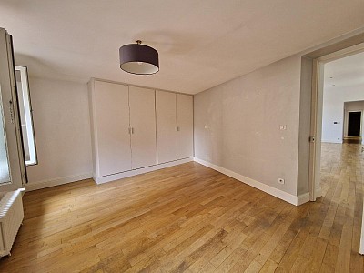 APPARTEMENT T5 A LOUER - ST ETIENNE - 157.58 m2 - 1 075 € charges comprises par mois