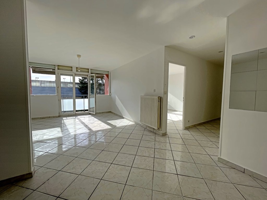 Appartement F4 avec 3 chambres et un bureau, 4 balcons,