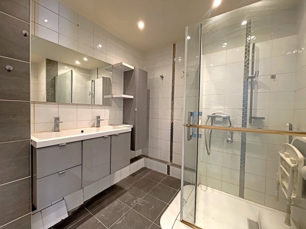 Appartement F4 avec 3 chambres et un bureau, 4 balcons,