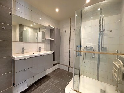 Appartement F4 avec 3 chambres et un bureau, 4 balcons,
