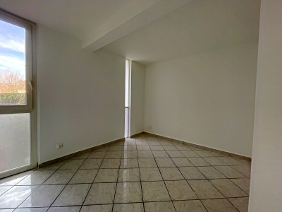 Appartement F4 avec 3 chambres et un bureau, 4 balcons,