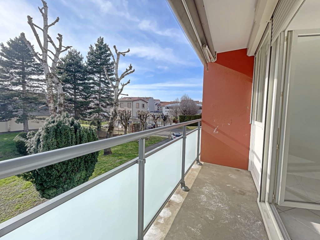 Appartement F4 avec 3 chambres et un bureau, 4 balcons,