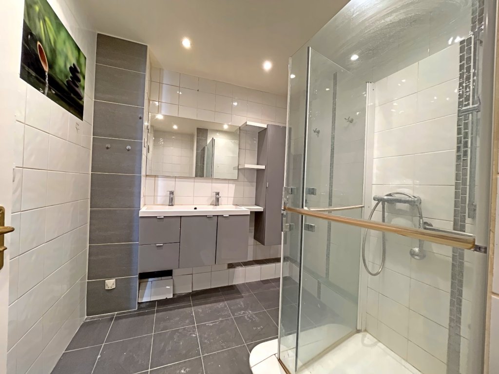 Appartement F4 avec 3 chambres et un bureau, 4 balcons,