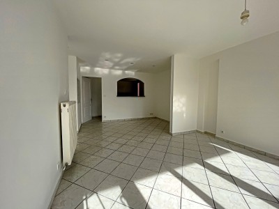 Appartement F4 avec 3 chambres et un bureau, 4 balcons,