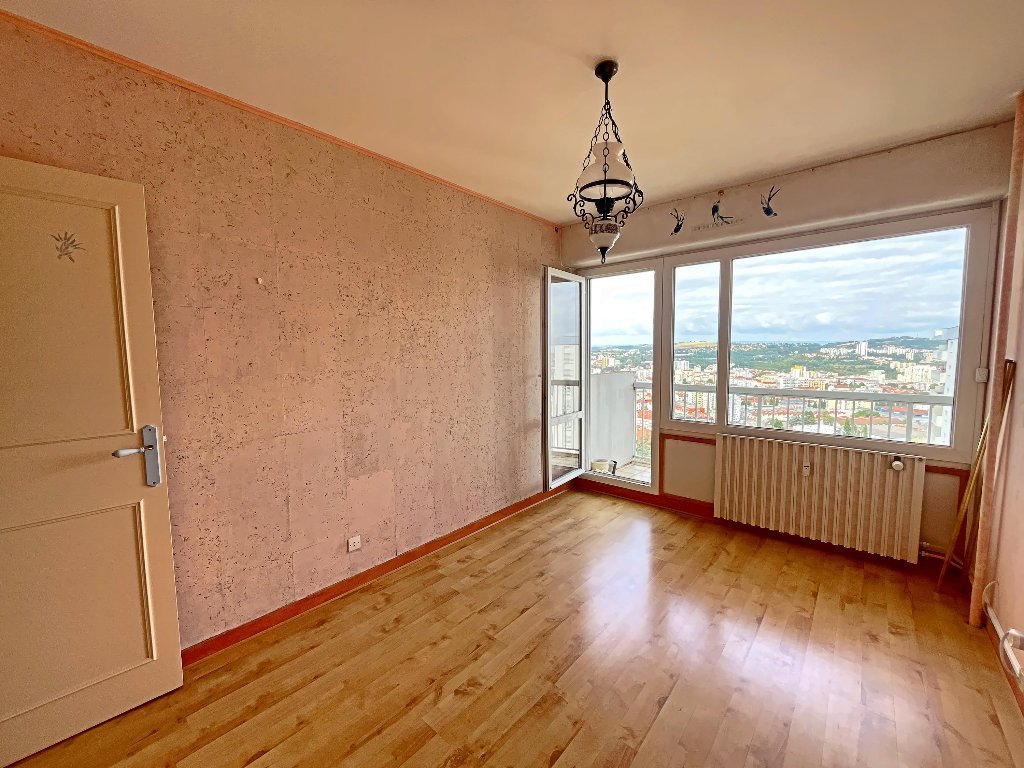 APPARTEMENT T5 A VENDRE - ST ETIENNE PORTAIL ROUGE - 98.27 m2 - 95 000 &euro;