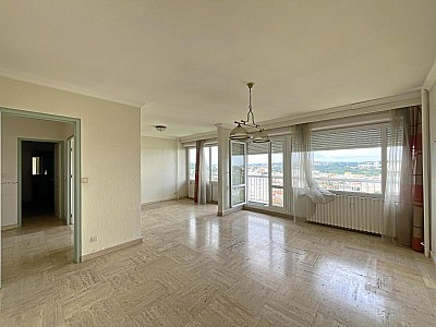APPARTEMENT T5 A VENDRE - ST ETIENNE - 100 m2 - 95 000 €