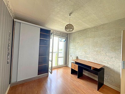 APPARTEMENT T5 A VENDRE - ST ETIENNE - 100 m2 - 95 000 €