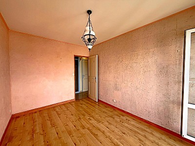 APPARTEMENT T5 A VENDRE - ST ETIENNE - 100 m2 - 95 000 €