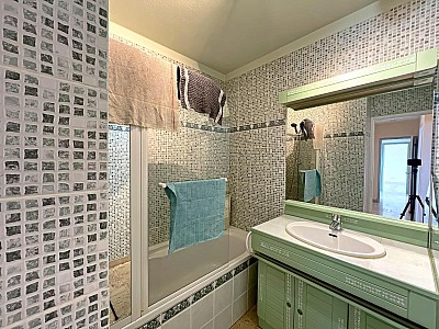 APPARTEMENT T5 A VENDRE - ST ETIENNE - 100 m2 - 95 000 €
