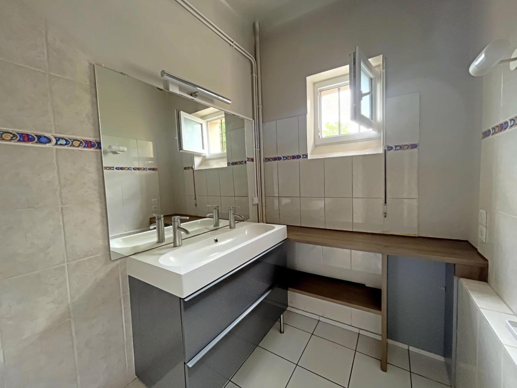APPARTEMENT T5 A VENDRE - ST ETIENNE Centre Ville - 95.31 m2 - 84 900 &euro;