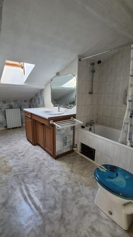 APPARTEMENT T5 A VENDRE - ST ETIENNE - 100 m2 - 79 000 &euro;