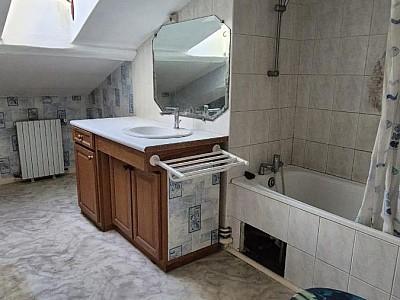 APPARTEMENT T5 A VENDRE - ST ETIENNE - 100 m2 - 79 000 €