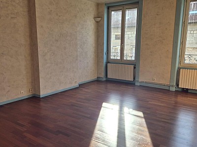 APPARTEMENT T5 A VENDRE - ST ETIENNE - 100 m2 - 79 000 €