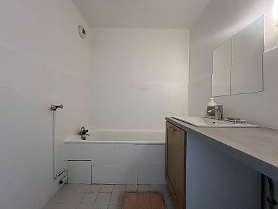 APPARTEMENT T5 A VENDRE - ST ETIENNE - 98 m2 - 82 000 €