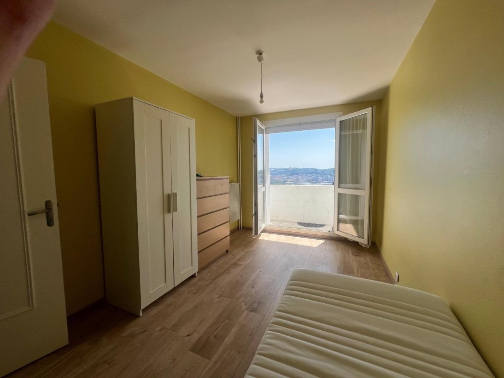 APPARTEMENT T5 A VENDRE - ST ETIENNE - 98 m2 - 82 000 &euro;