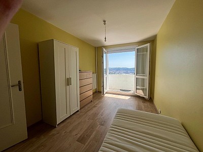 APPARTEMENT T5 A VENDRE - ST ETIENNE - 98 m2 - 82 000 €