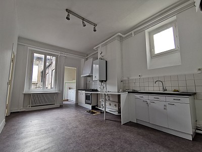APPARTEMENT T6 A LOUER - ST ETIENNE - 238.33 m2 - 1 140 € charges comprises par mois