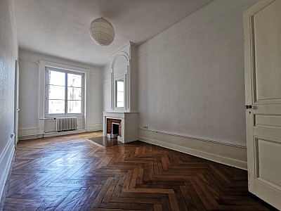 APPARTEMENT T6 A LOUER - ST ETIENNE - 238.33 m2 - 1 140 € charges comprises par mois