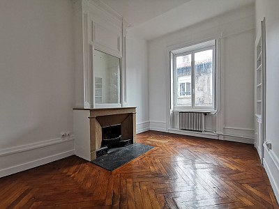 APPARTEMENT T6 A LOUER - ST ETIENNE - 238.33 m2 - 1 140 € charges comprises par mois