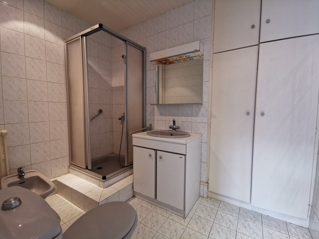 APPARTEMENT T6 A LOUER - ST ETIENNE - 238.33 m2 - 1 140 &euro; charges comprises par mois