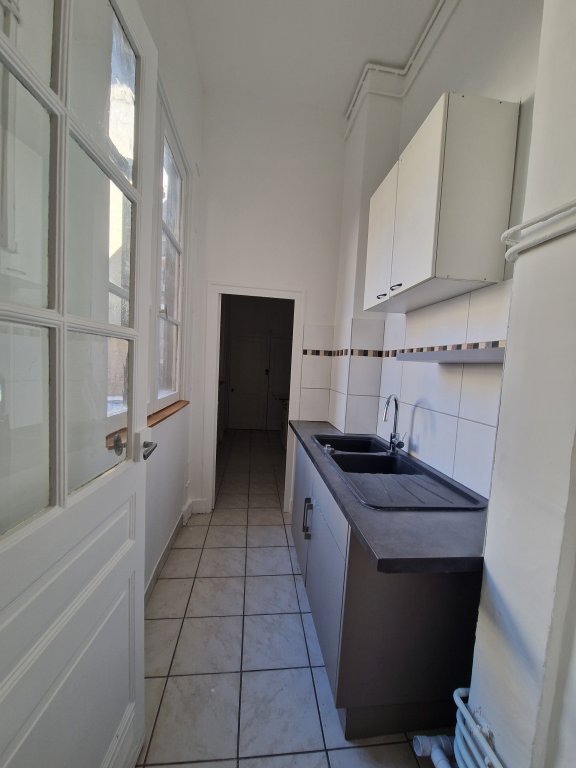 APPARTEMENT T6 A LOUER - ST ETIENNE - 234.63 m2 - 1 290 &euro; charges comprises par mois