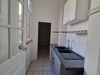 APPARTEMENT T6 A LOUER - ST ETIENNE - 234.63 m2 - 1 290 &euro; charges comprises par mois