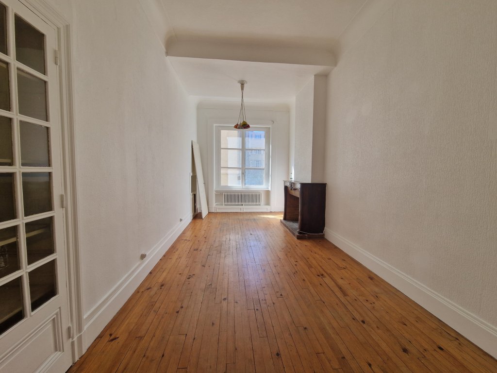 APPARTEMENT T6 A LOUER - ST ETIENNE - 234.63 m2 - 1 290 &euro; charges comprises par mois