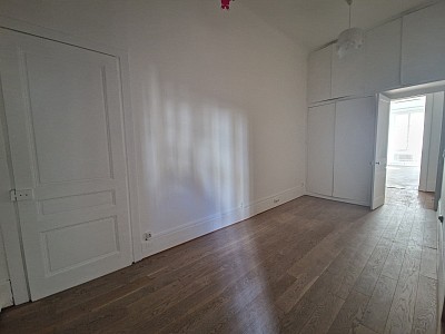 APPARTEMENT T6 A LOUER - ST ETIENNE - 234.63 m2 - 1 290 &euro; charges comprises par mois