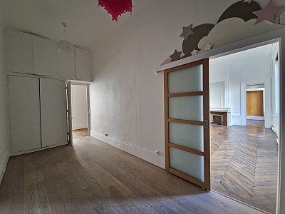 APPARTEMENT T6 A LOUER - ST ETIENNE - 234.63 m2 - 1 290 &euro; charges comprises par mois