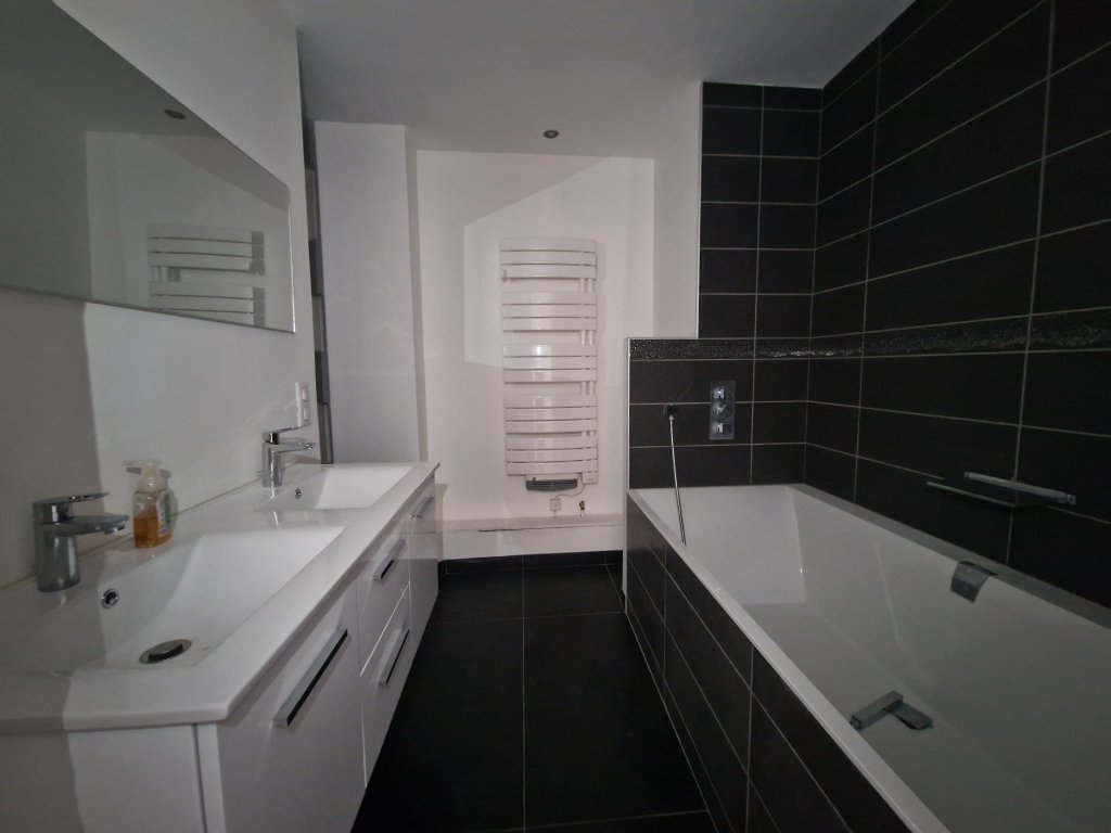 APPARTEMENT T6 A LOUER - ST ETIENNE - 234.63 m2 - 1 290 &euro; charges comprises par mois