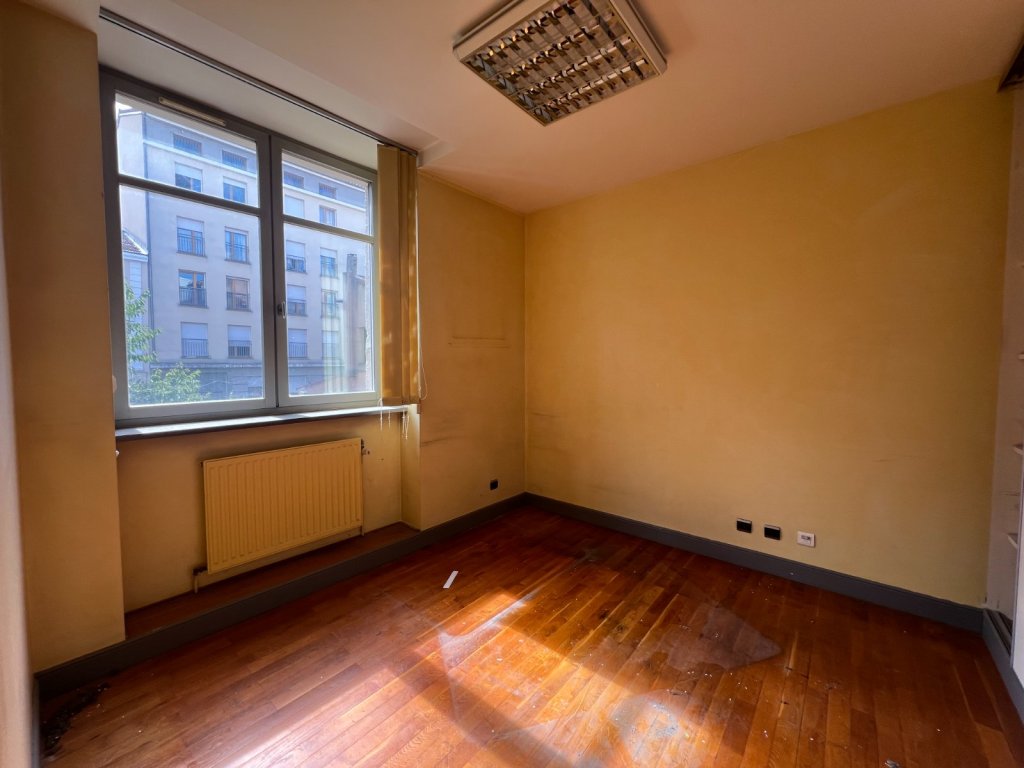 APPARTEMENT T6 A VENDRE - ST ETIENNE - 134 m2 - 134 000 &euro;