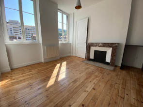 Appartement rénové en Location à Saint-etienne / 1 pièce 19m2