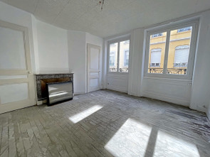 Appartement à rénover en Vente à Saint-etienne / 3 pièces 62m2