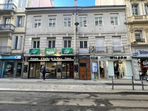 Immeuble vide en Vente à Saint-etienne / 6 pièces 700m2